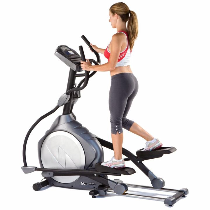 Hacer ejercicio en el gimnasio con Orbitrek ayuda a perder peso en la zona abdominal y laterales